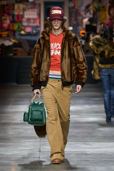 Look 34
